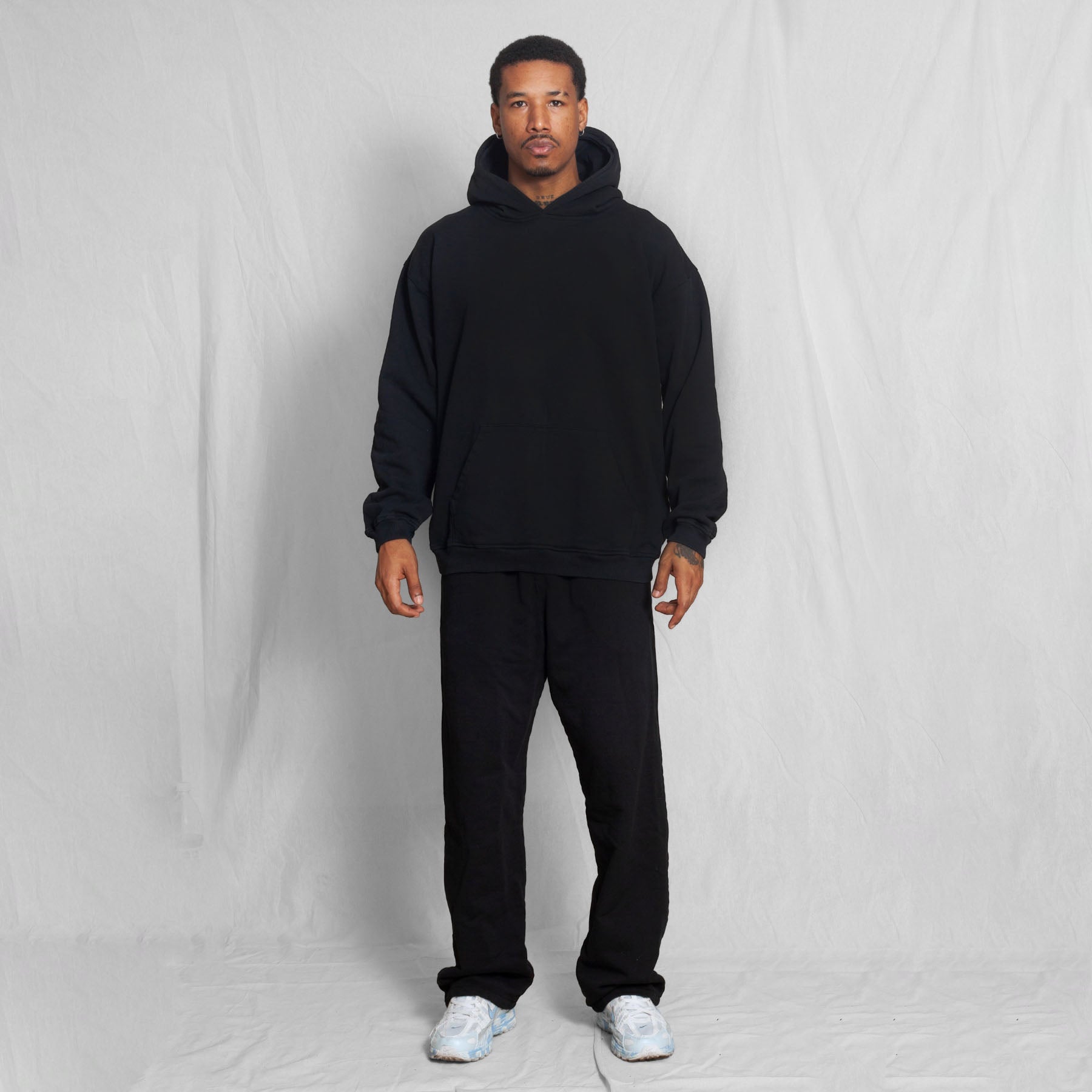 Buzo Hoodie Negro 400G