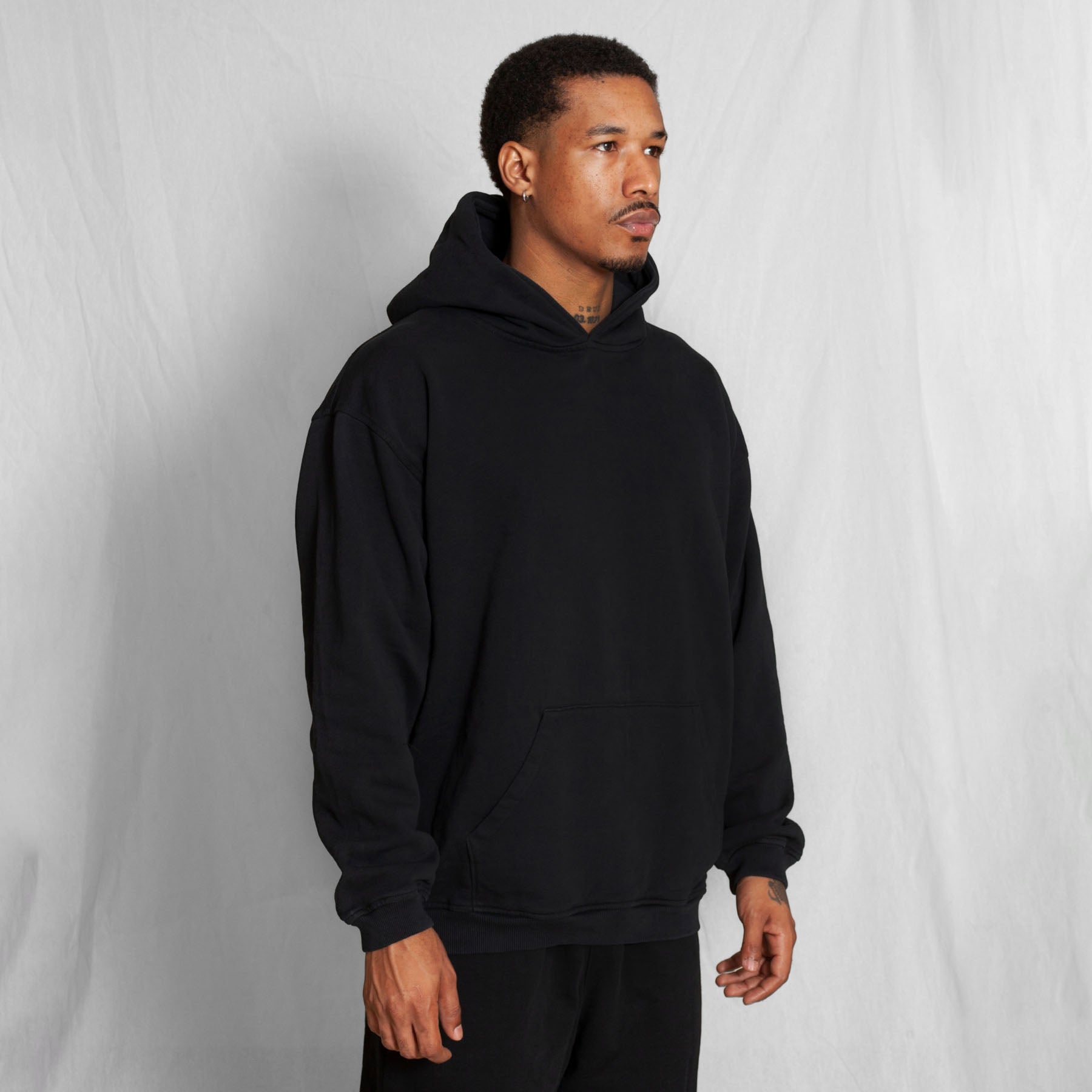 Buzo Hoodie Negro 400G
