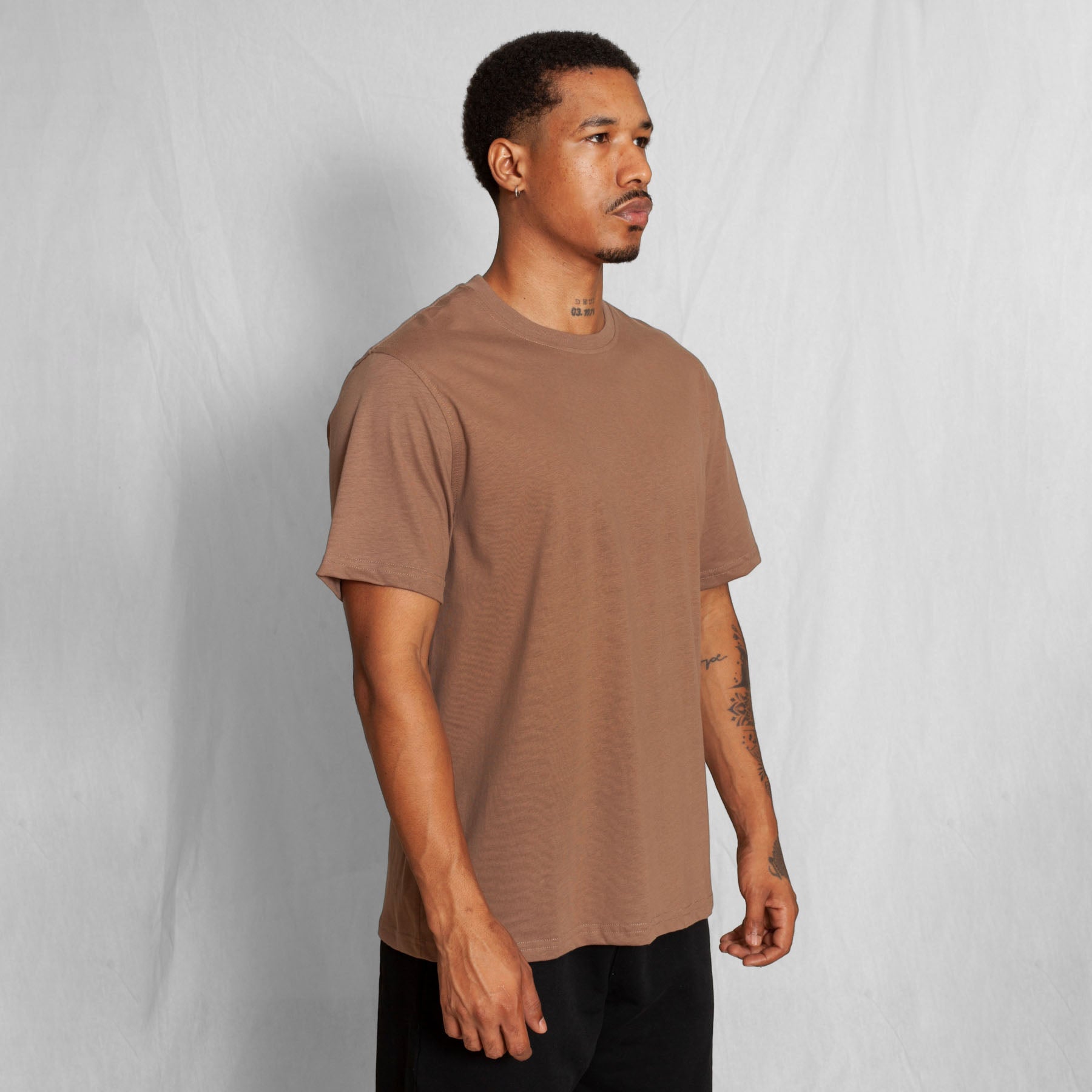 Camiseta Regular Fit Chocolate 200G