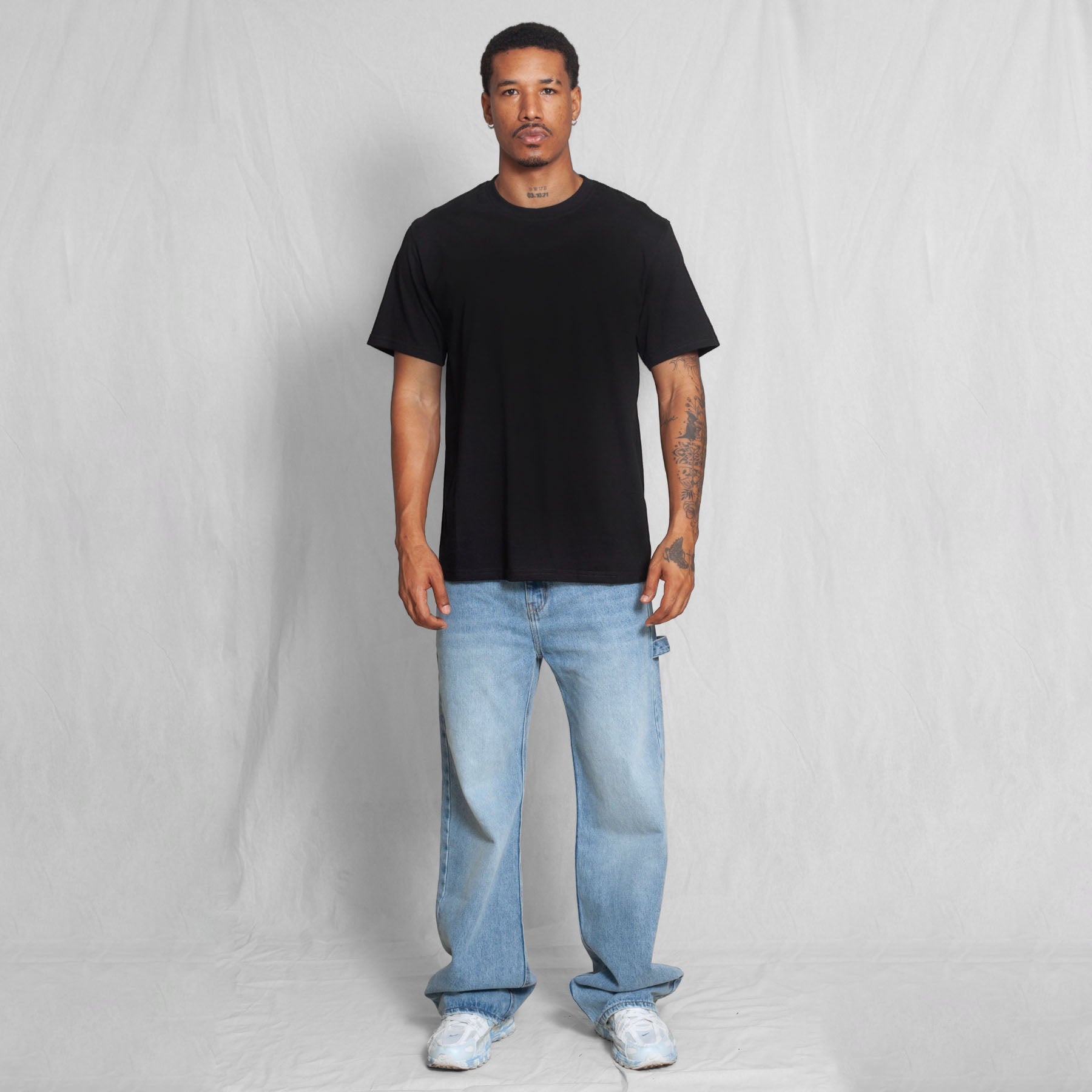 Camiseta Regular Fit Negra 200G