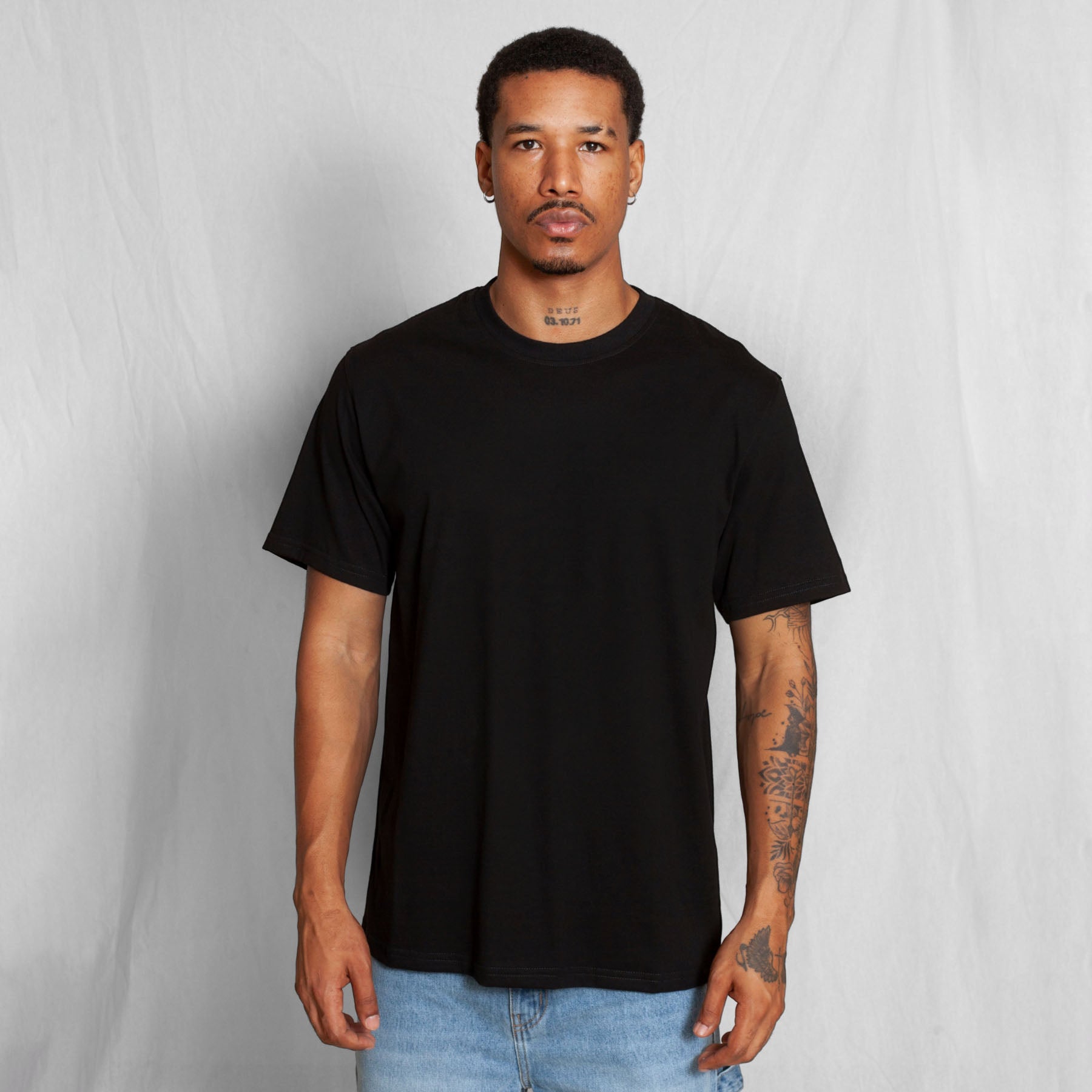 Camiseta Regular Fit Negra 200G