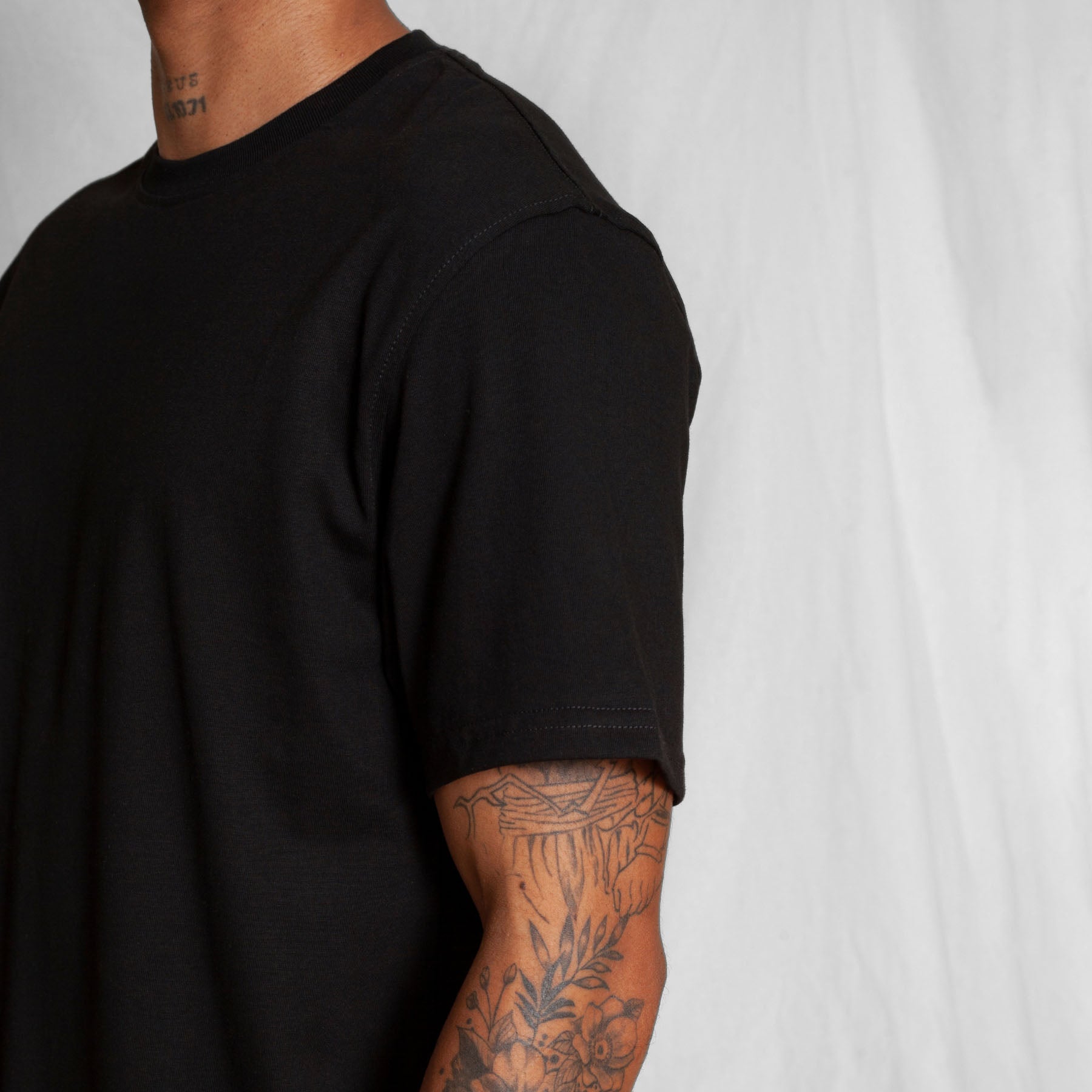Camiseta Regular Fit Negra 200G