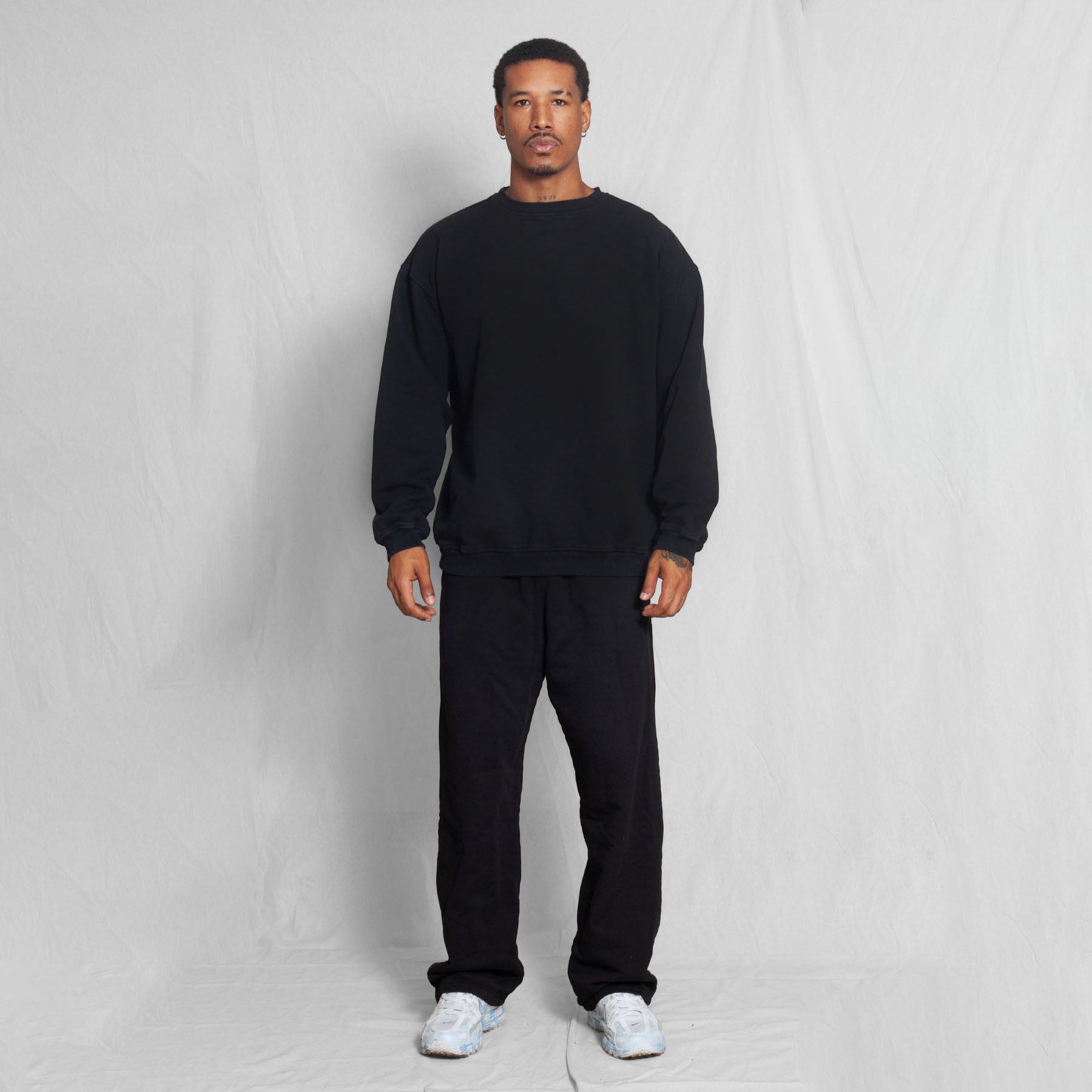 Buzo Crewneck Negro 400G