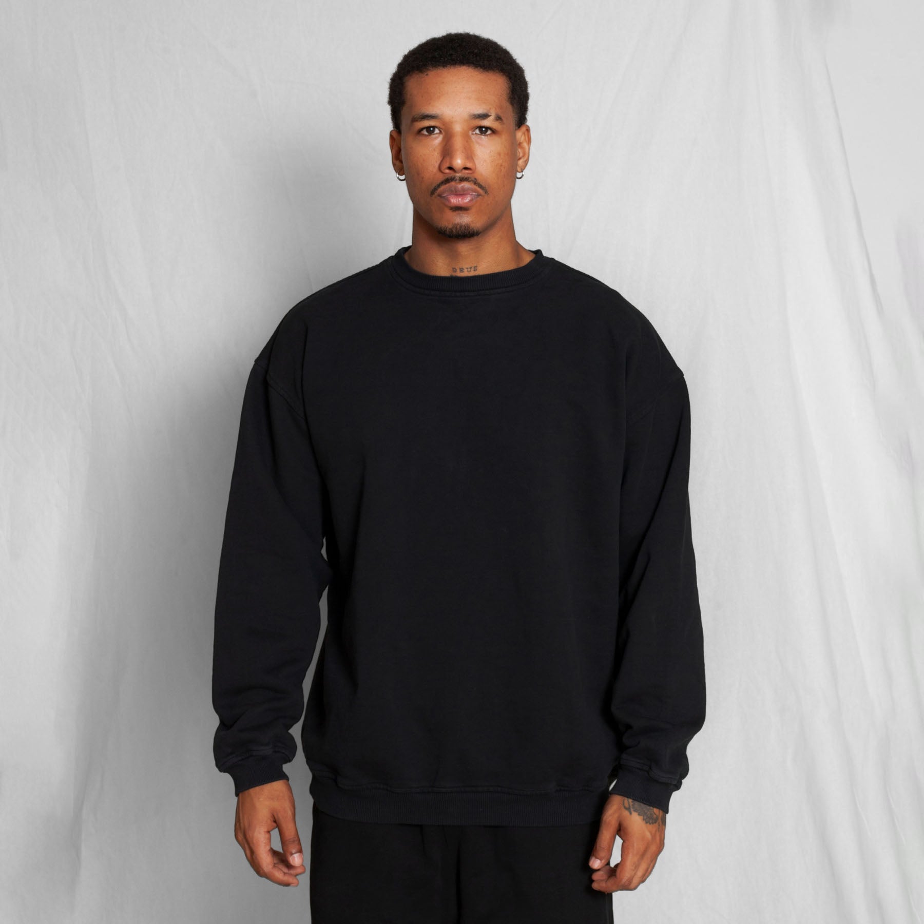 Buzo Crewneck Negro 400G