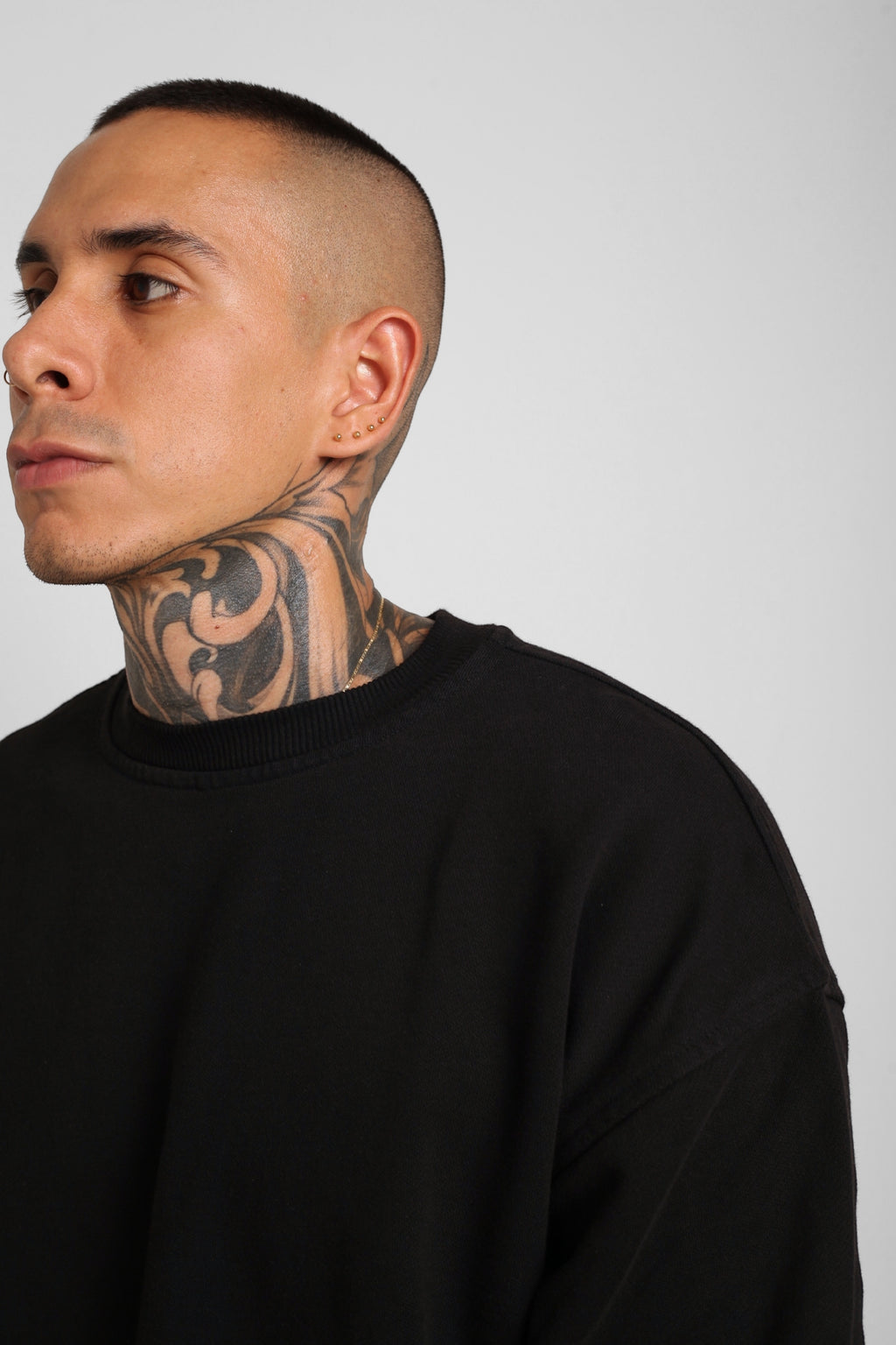 Buzo Crewneck Negro 400G