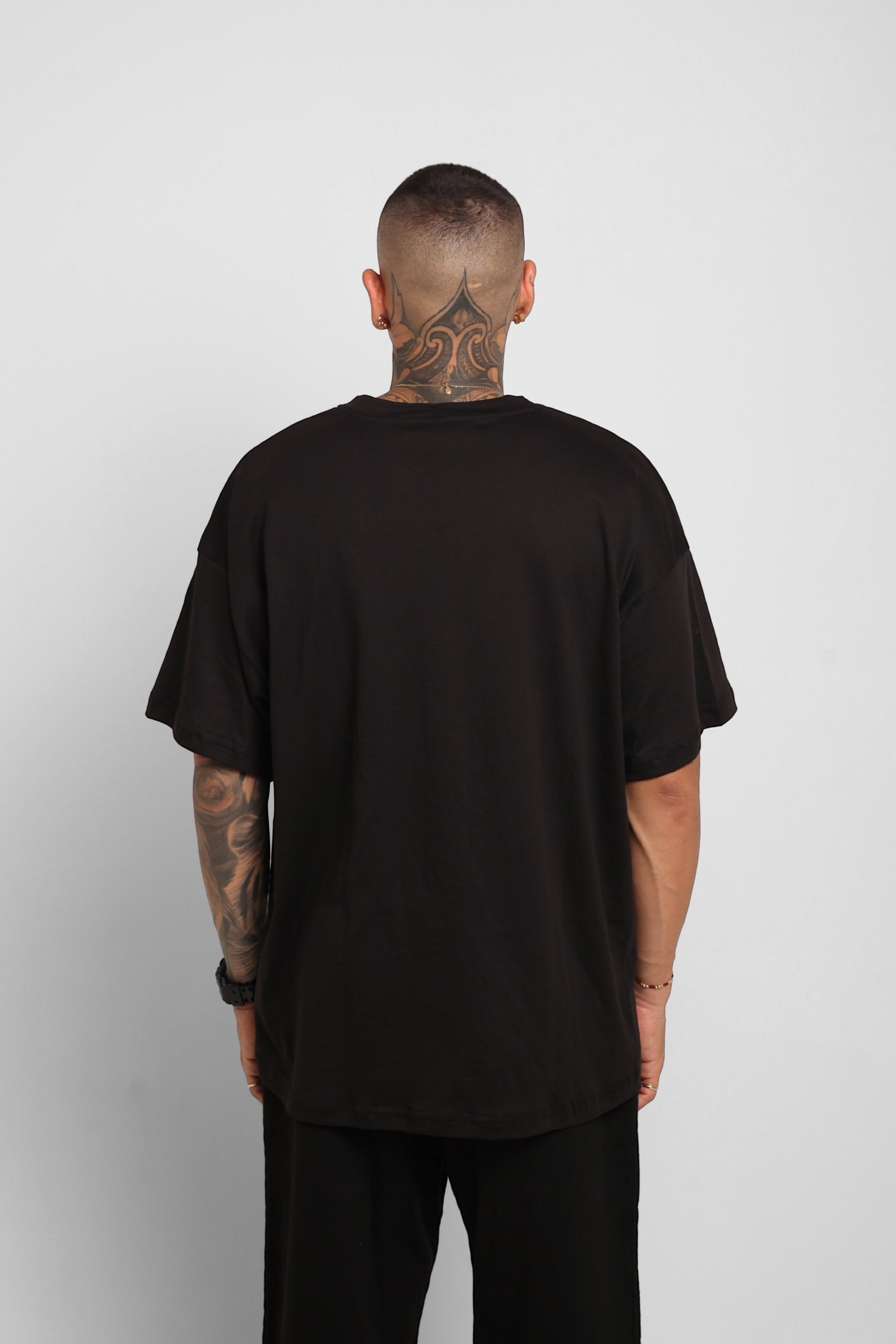 Camiseta Oversize Negra 190G