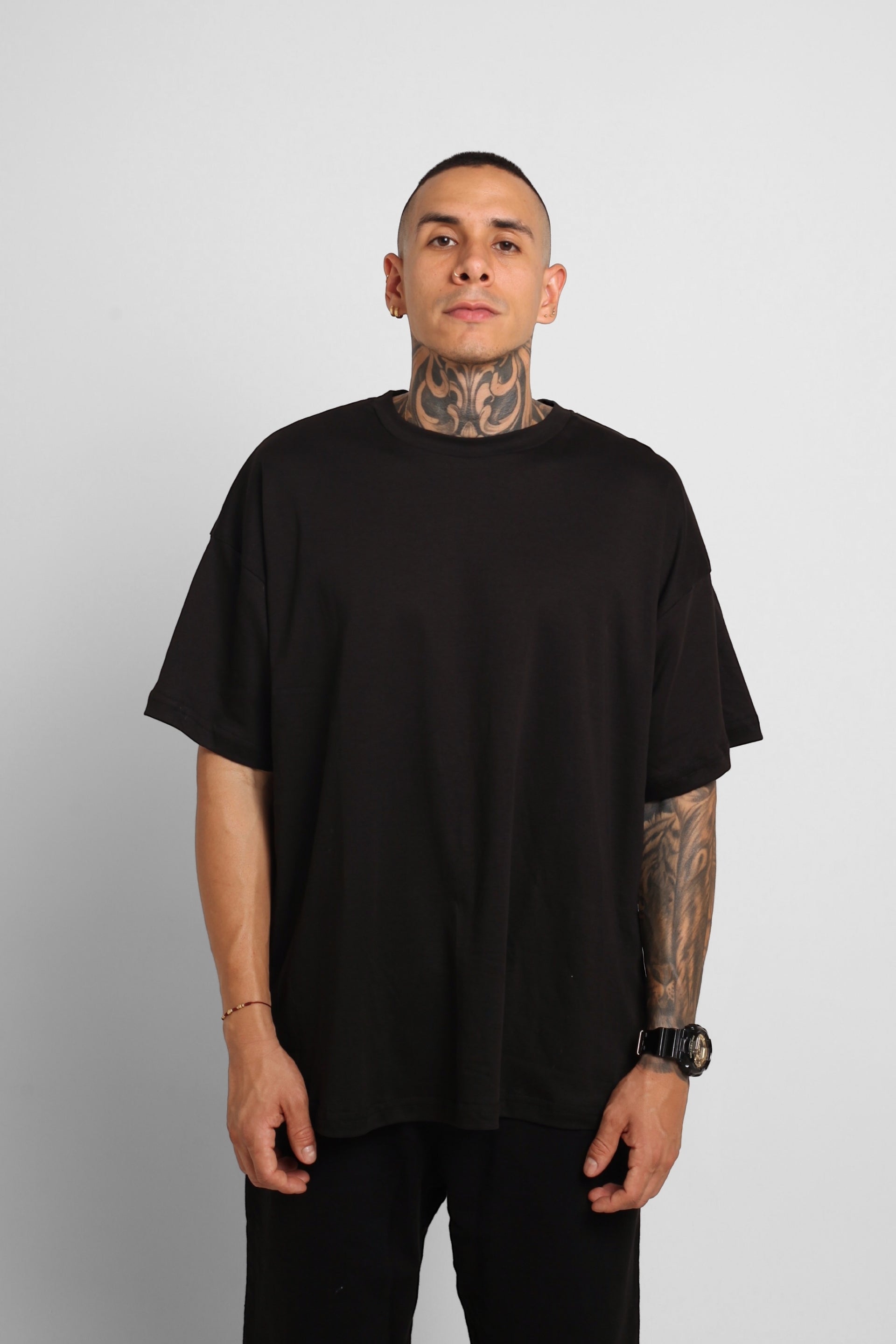 Camiseta Oversize Negra 190G