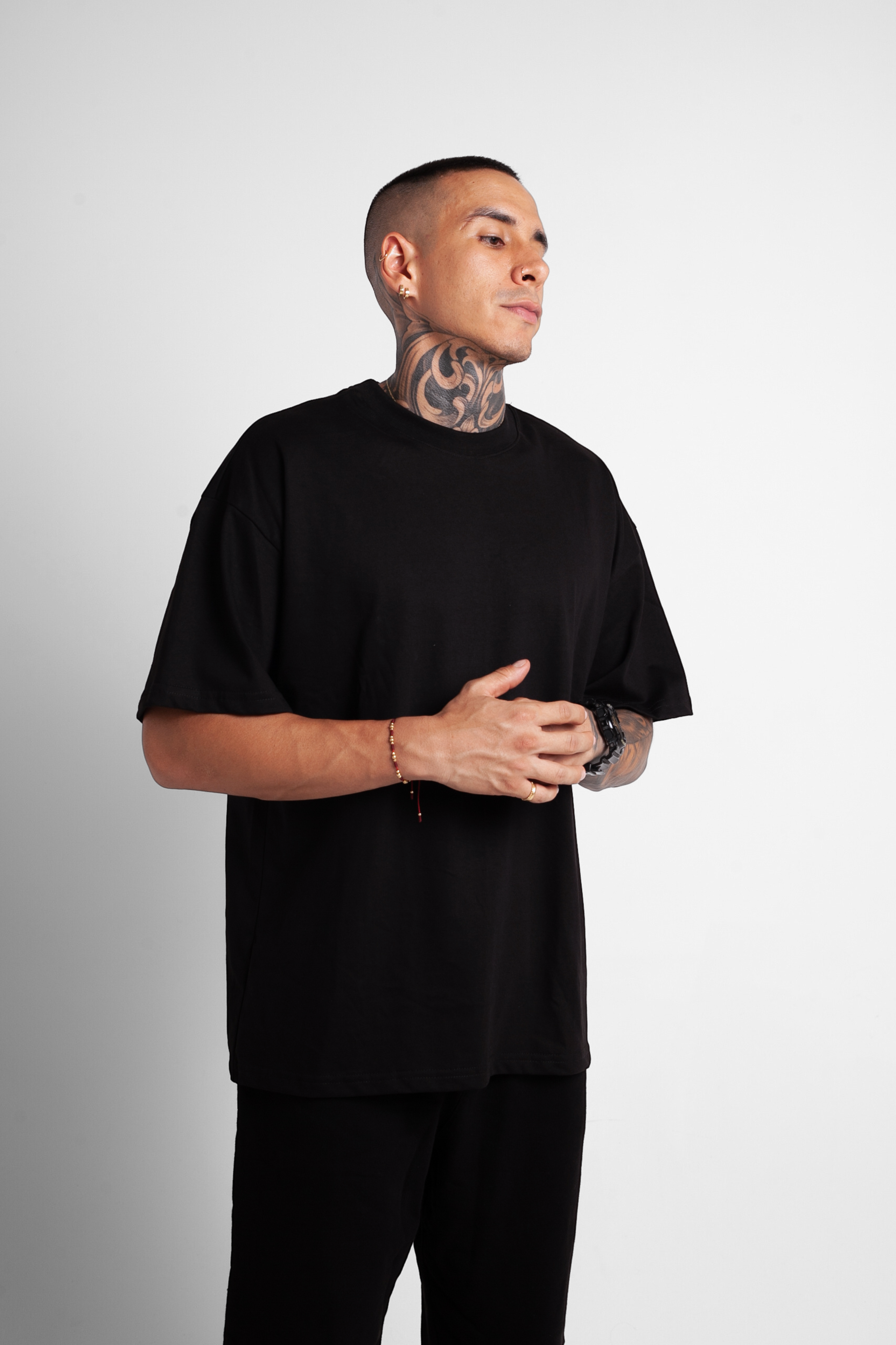 Camiseta Regular Fit Negra 200G